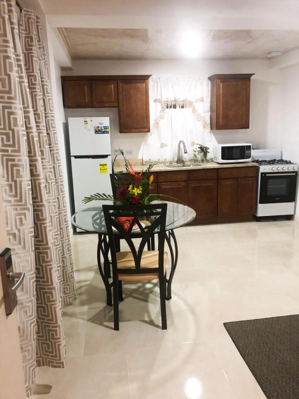 Calliandras Apartment Complex Ribishi Екстер'єр фото